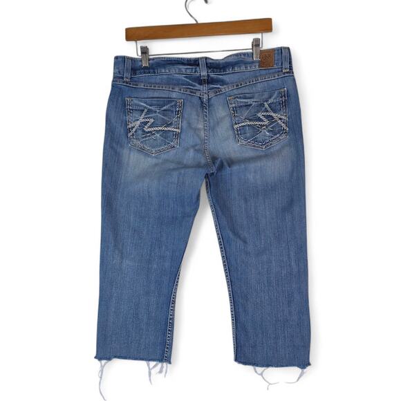 BKE Jeans Womens 34x20 Blue Culture Boot Cut Off Crop Raw Hem DIY Ankle Cropped - Picture 2 of 14